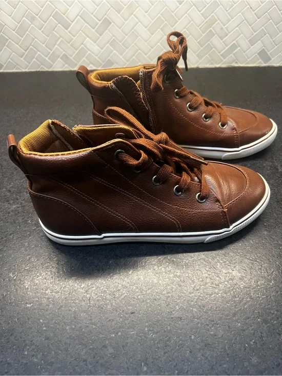 Boy’s size 3 Brown High-Top Shoes - Cat & Jack