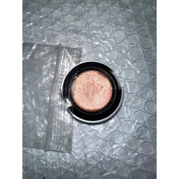 Urban Decay‎ Freelove eye shadow token eyeshadow