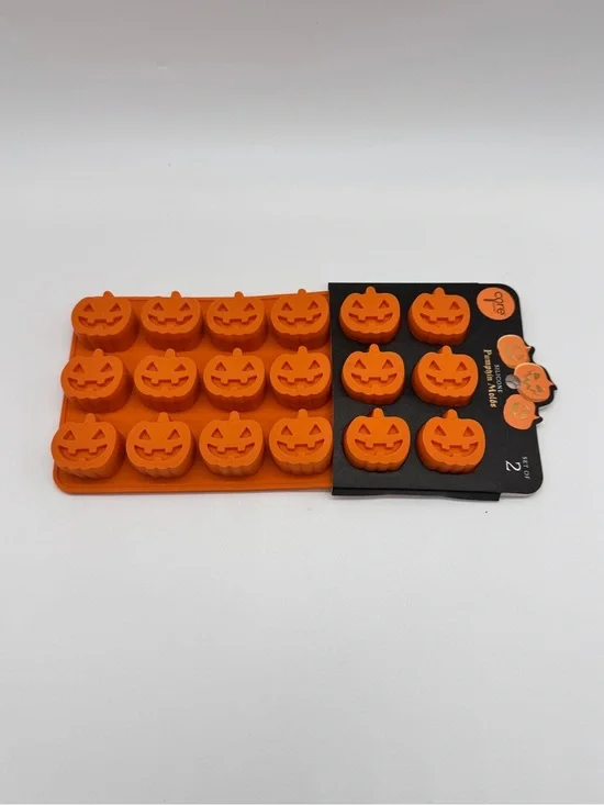 New Core Kitchen Silicone Pumpkin Molds Set of 2 Halloween Jack-O-Lantern NWT