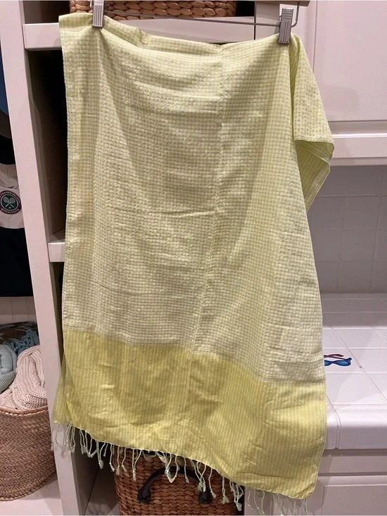 Unbranded Light Yellow Waffle-Texture Panel with Fringe