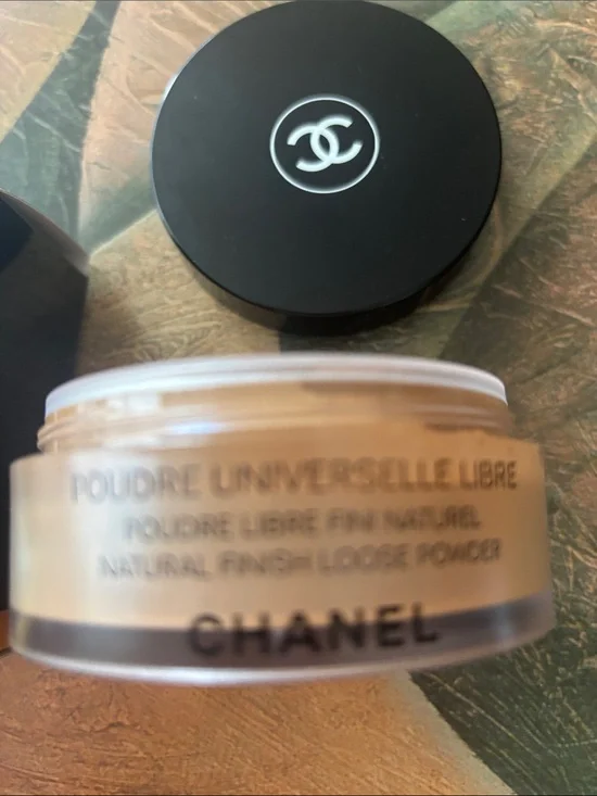 CHANEL Poudre Universelle Libre Loose Powder — 91 Golden medium deep. New