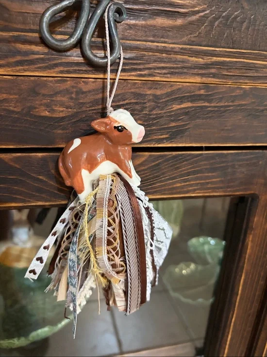 Salt shaker tassel