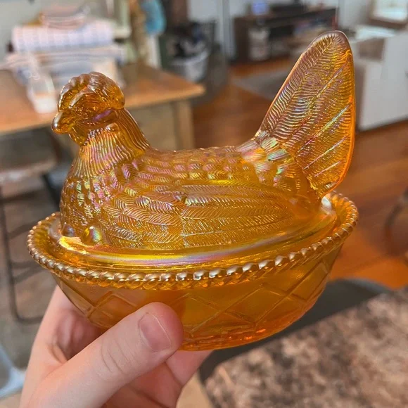 Westmoreland Amber Hen on Nest Dish