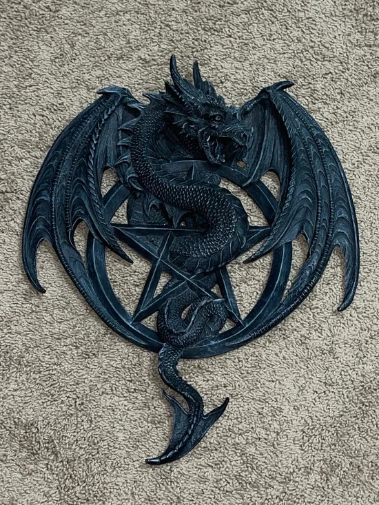 Design Toscano dragon pentagram resin wall hanging statue goth gothic pentacle