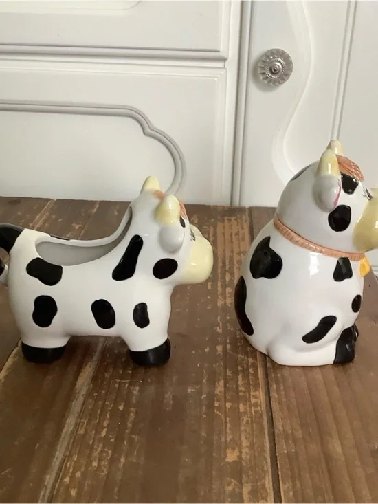 Ceramic Cow creamer and sugar set