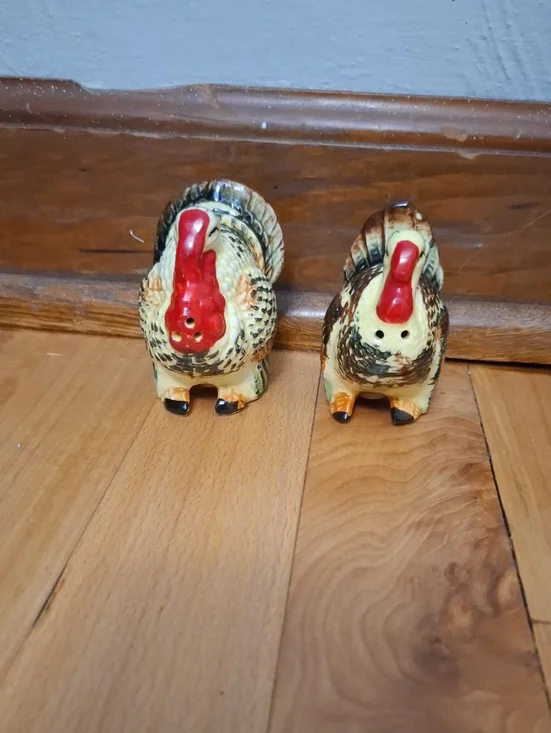 Ceramic Rooster Salt and Pepper Shakers - Red and Cream