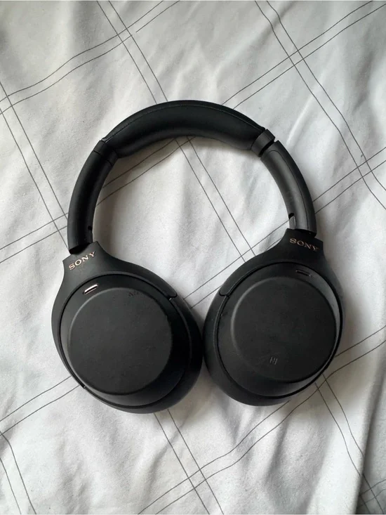 Sony - WH-1000XM4 Wireless Noise-Cancelling Over-the-Ear Headphones - Black