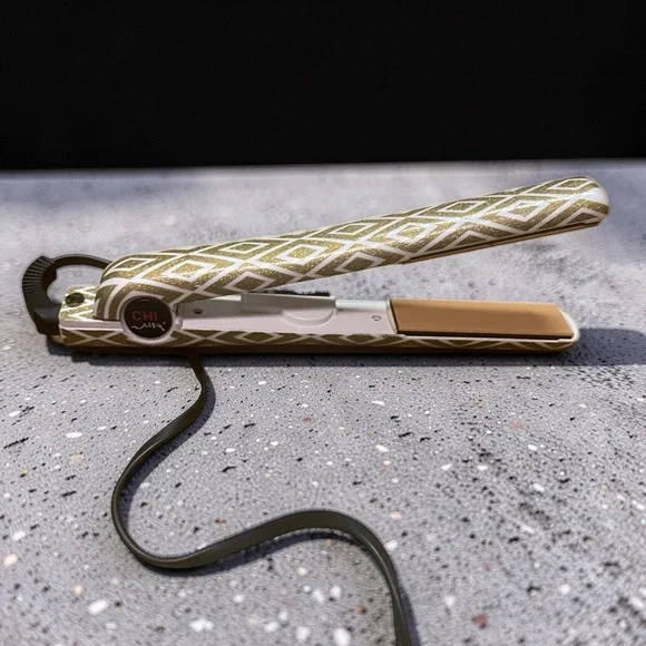 CHI Air 1 Inch Ceramic Tourmaline Flat Iron Gold White Geometric Diamond Pattern