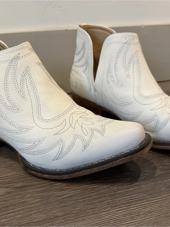 Women's White Embroidered Ankle Cowboy Boots
