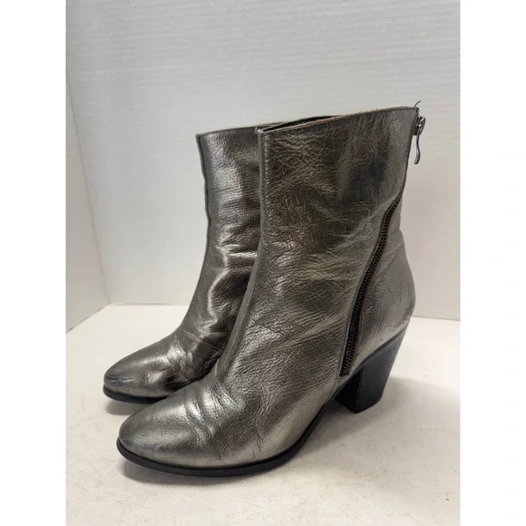 Everybody by B.Z. Moda Metallic Silver Leather Ankle Boots Size 38.5 8.5