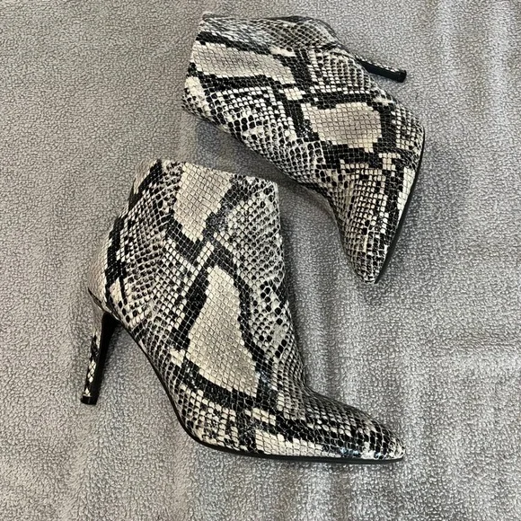 Worthington Lorna Snakeskin Print Pointed Toe Stiletto Ankle Booties Womens 9M