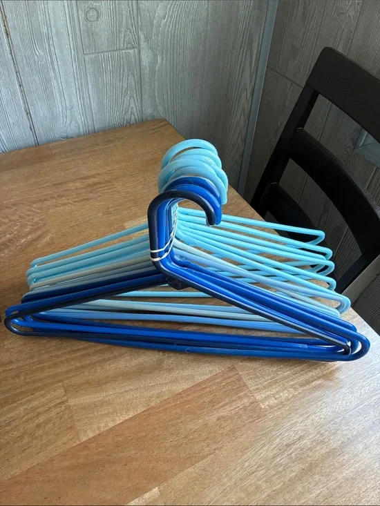 Assorted Blue plastic Clothing Hangers —15