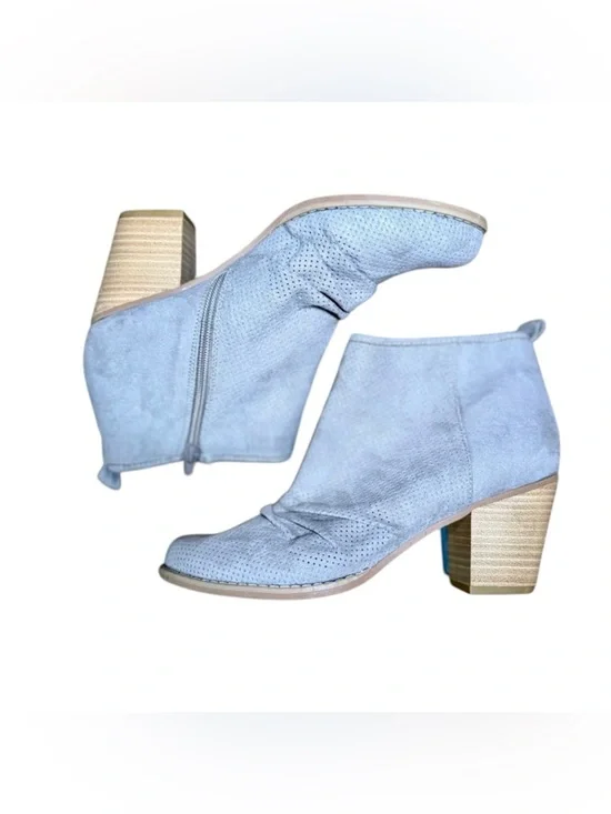 DV by Dolce Vita suede perforated ankle block heeled bootie Ash Grey Size 8.5