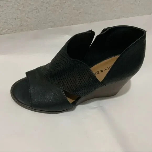 Lucky Brand Jedrek Womens Wedge Sz 6.5 Black Leather Open Toe Slip On Pump Heel