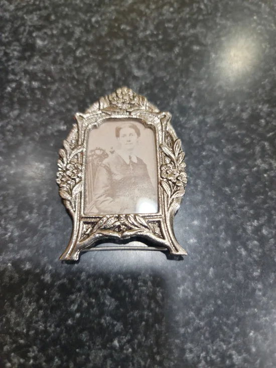 Vintage miniature silver-tone picture frame