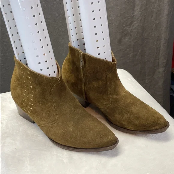 Chic Suede Ankle‎ Booties in dark olive green