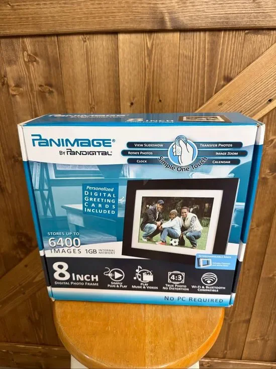 Pandigital PanImage 8” Digital Photo Frame 1GB WiFi Bluetooth 4:3 Open Box (9134