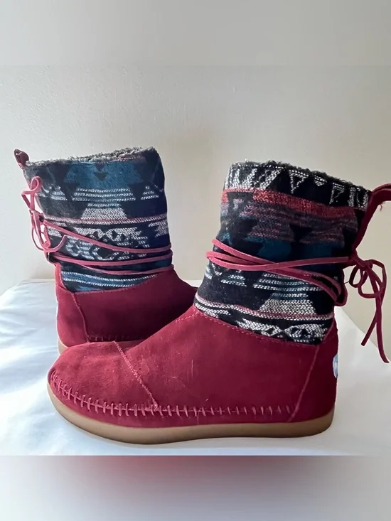 TOMS Women’s Nepal Burgundy Suede Aztec Knit Sherpa Lined Moccasin Boots Size 7