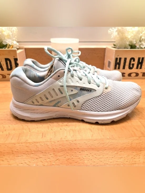 Brooks Range 2 Running Sneakers White/Grey/Aruba Womens Size 9