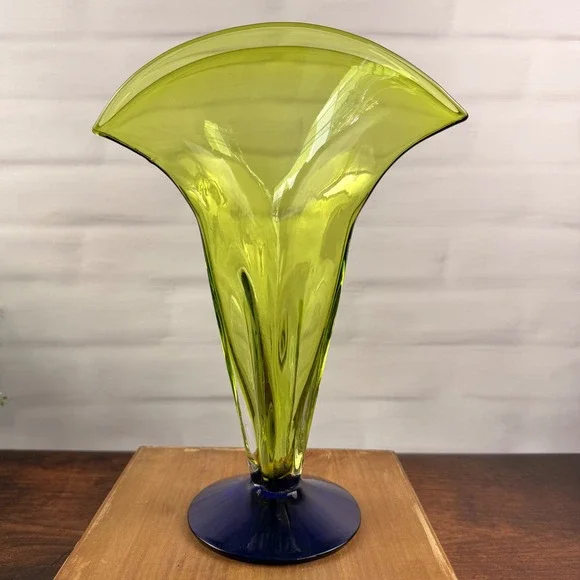 Blenko 872 Fan Vase Kiwi Green Cobalt Blue 2004 Art Glass