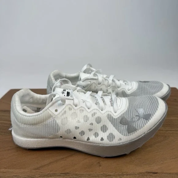 New‎ NWOB Womens Under Armour Shakedown Elite Spiked Track Shoes Sneakers 6.5 M