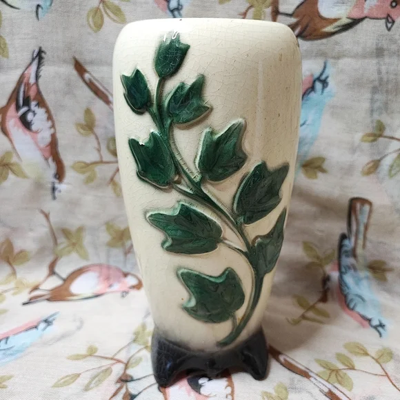 Royal Copley Green Cream Climbing Ivy Vase 7