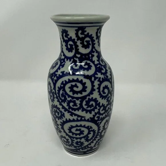 Japanese Tako Karakusa vase vintage blue white octopus vine small