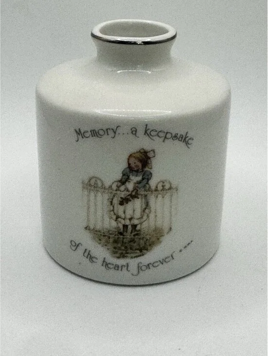Holly Hobbie Vase, Memory A Keepsake Of The Heart Forever, 1974 , W.W.A. Inc