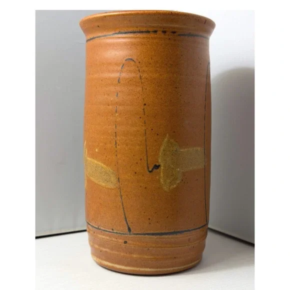 Barking Spider Pottery Vase Utensil Holder