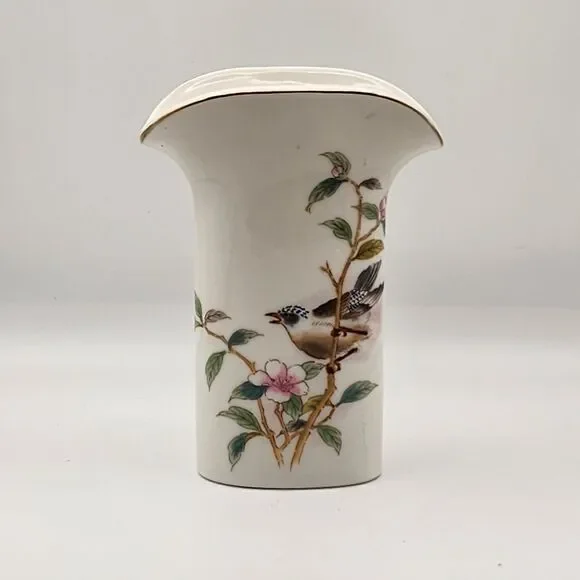 Yamaji Japanese Vase. Bird. Wren.Cherry Blossoms Vintage Gold-Rimmed