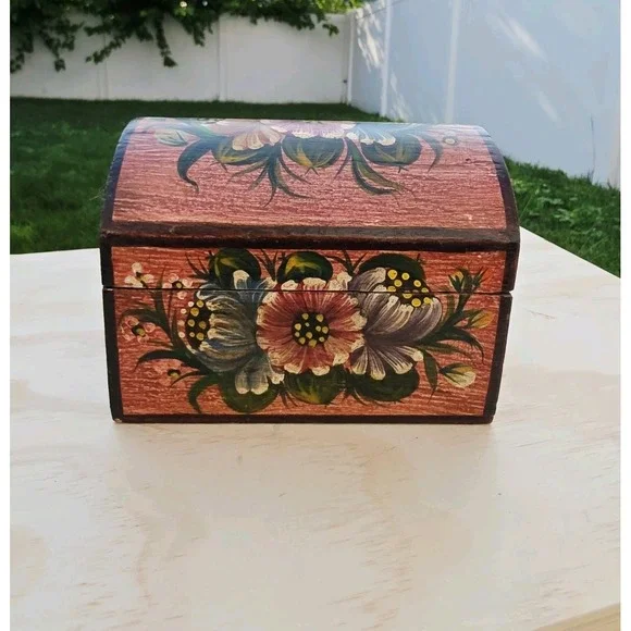 Vintage Hand Painted Wooden Floral Folk Art Box Jewelry Chest 5.5