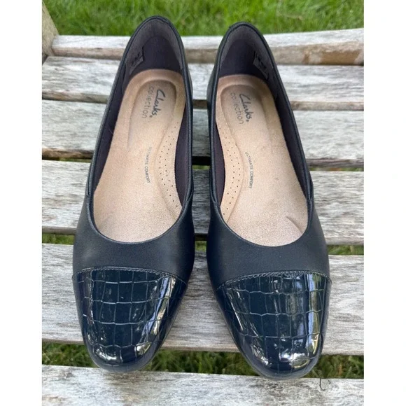 Clarks Juliet Rise Women's 9M Navy Leather Croc Cap Toe Comfort Flats