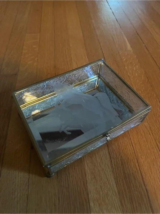 Vtg Glass jewelry box with unicorn design etching