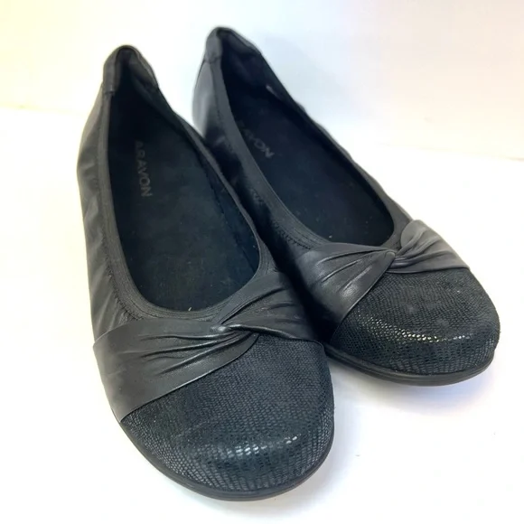 Aravon- Black, Size:11, Black Flats- Pre-Owned‎ good condition, Leather upper