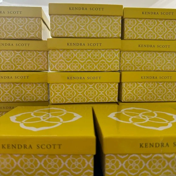 10 Kendra Scott Vibrant Yellow Gift Boxes
