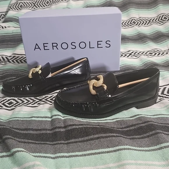 Aerosoles Soulmate Women's Loafers In Black With Gold Serpant Buckle Size 7M NEW
