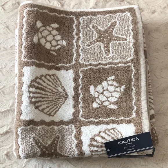 Nautica Beige and White Coastal Sea Life Bath Towels