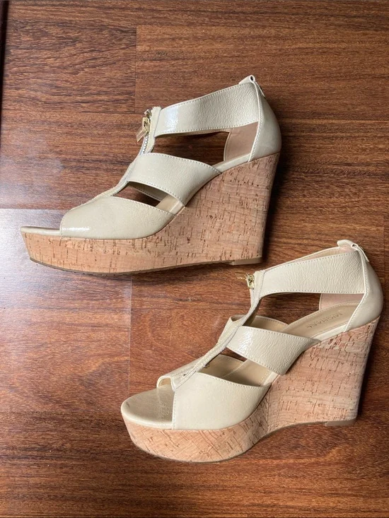 MICHAEL Michael Kors Nude Beige Leather Wedge Heels Sz 7.5
