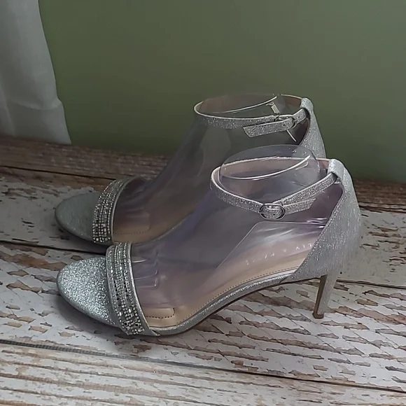 Kelly & Katie silver Kirstie sz 10 formal special event shoes SH385