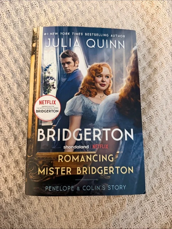 Avon Blue and Gold Bridgerton Romancing Mister Bridgerton Cover