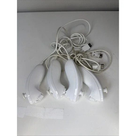 OFFICIAL Nintendo Lot of 4 Wii‎ Nunchuck White (NOT TESTED) Game Controller