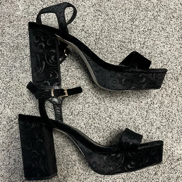 Shelly’s London Black‎ Velvet Platform Sandals Sz.9