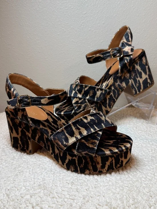 Gianni Bini Leopard Printed Velvet Cross Band Platform Sandals