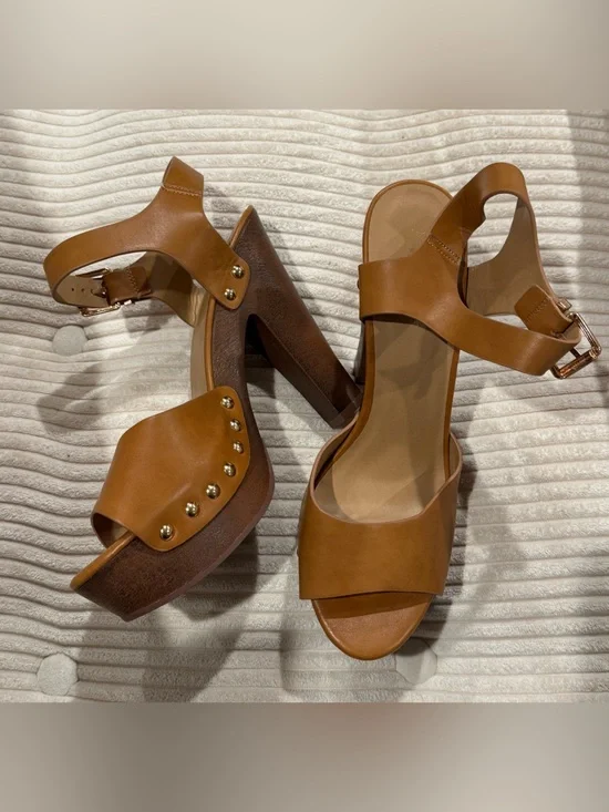 Rue21: Women's Tan Faux Leather Platform Sandals with Stud Detail: size 10