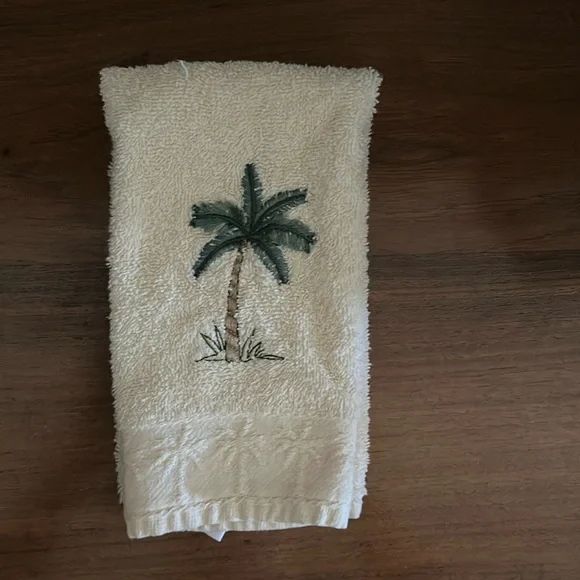 Palm trees finger tip towel