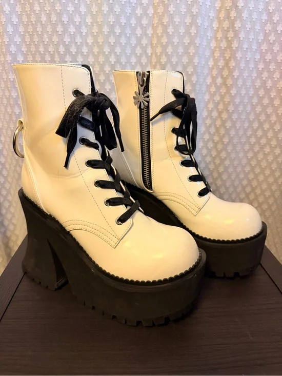 Size 8 Delia’s Platform Combat Rave/Festival Boots White and Black Lace-Up Heel