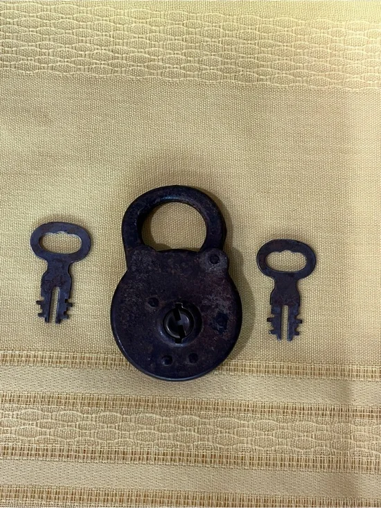 Antique Iron Pancake Padlock with 2 Working Keys! Vtg Industrial Decor