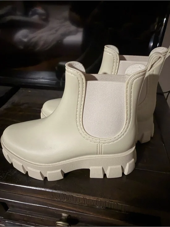 JEFFREY CAMPBELL Platform Lug Sole Chelsea Rain Boot Cream Women’s Size 7