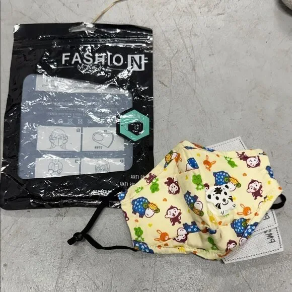 Kids Face Mask Colorful Animal Print NWT - In Packaging Kids Mask Baby Animals
