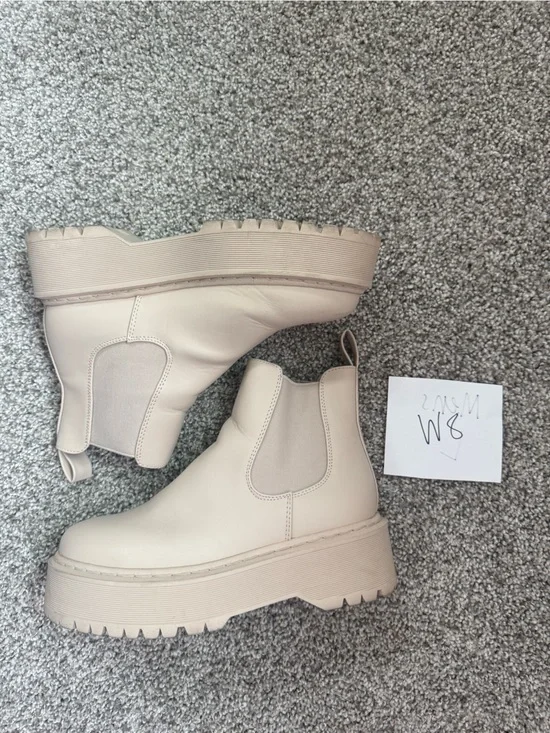Platform Chelsea Boots in Light Beige - Women